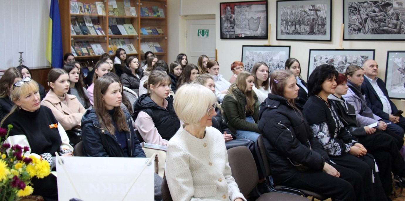 Учасники та учасниці презентації книжки ''СНПК воєнний злочин без терміну давності''.jpg
